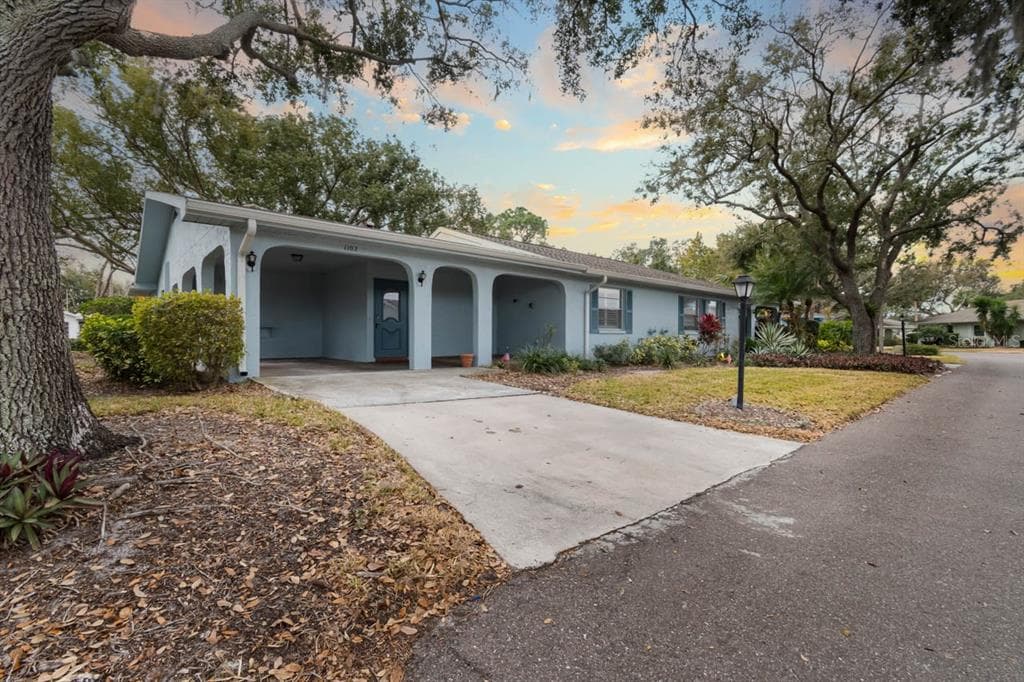 1102 HAREFIELD CIRCLE SUN CITY CENTER, FL 33573