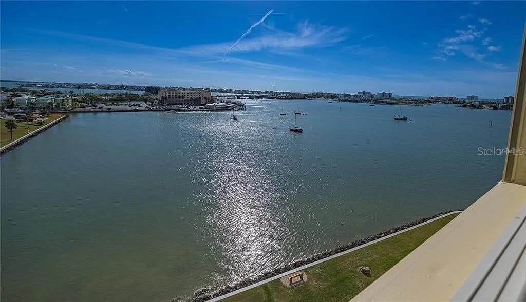 4775 COVE CIRCLE UNIT 1002 ST PETERSBURG, FL 33708