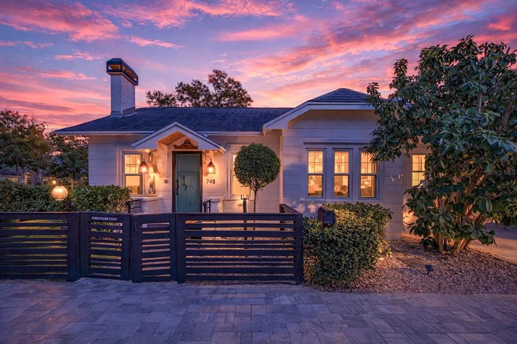 748 32ND AVENUE N ST PETERSBURG, FL 33704