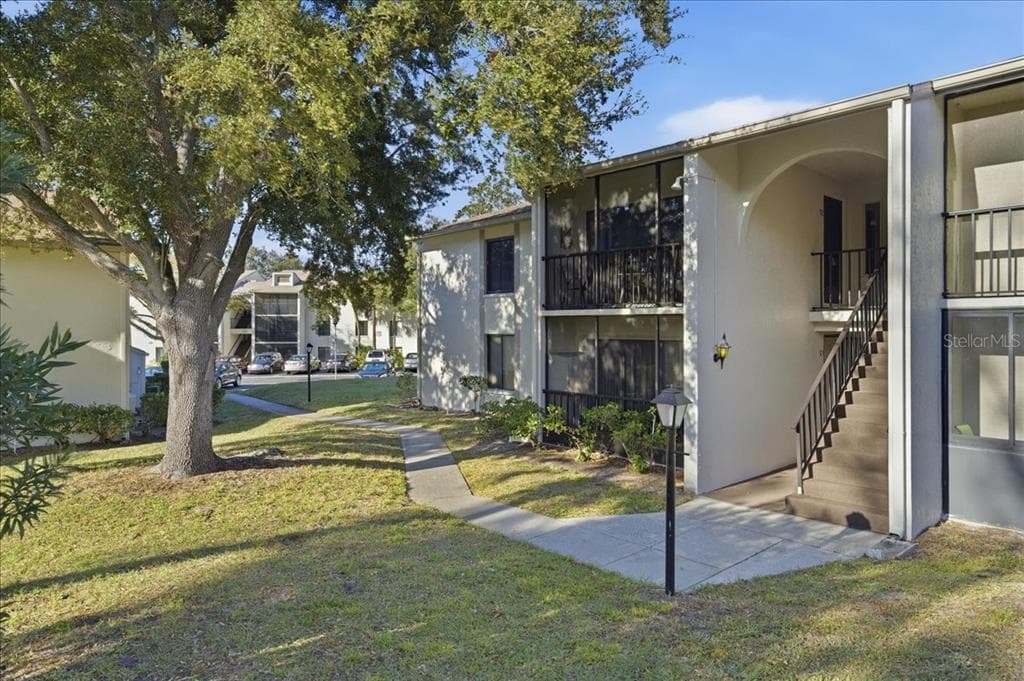 2666 PINE RIDGE WAY N UNIT C2 PALM HARBOR, FL 34684