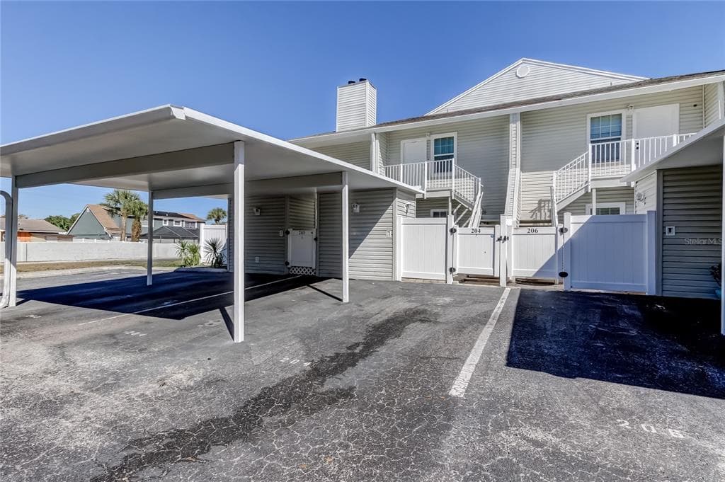 8350 SAVANNAH TRACE CIRCLE UNIT 204 TAMPA, FL 33615