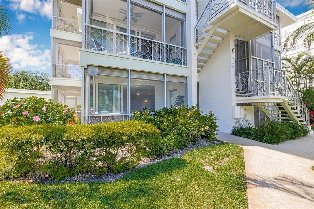615 10TH AVENUE NE UNIT 1 ST PETERSBURG, FL 33701