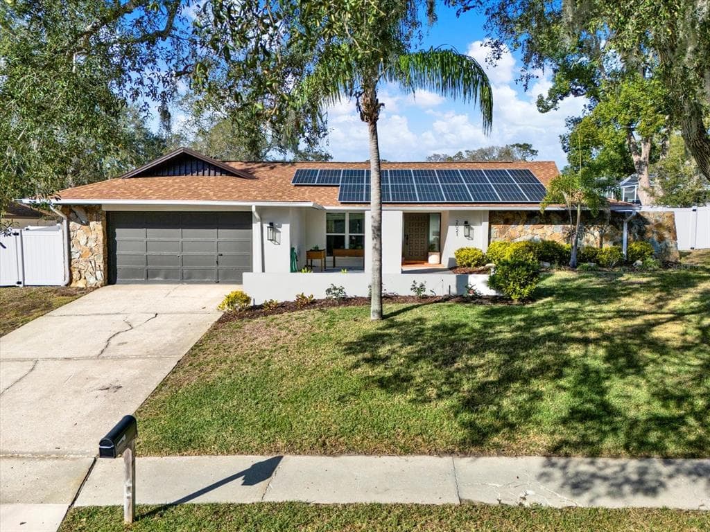 2021 SPANISH PINES DRIVE