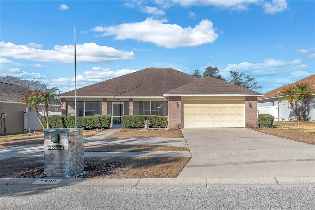 2332 TOWERING OAKS CIRCLE SEFFNER, FL 33584