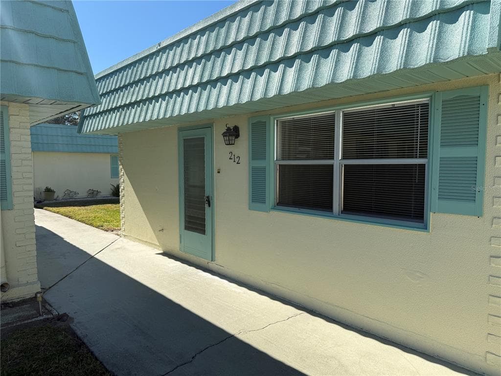 101 CAMBRIDGE TRAIL UNIT 212 SUN CITY CENTER, FL 33573