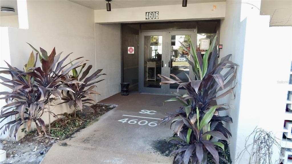 4606 W GRAY STREET UNIT 206 TAMPA, FL 33609