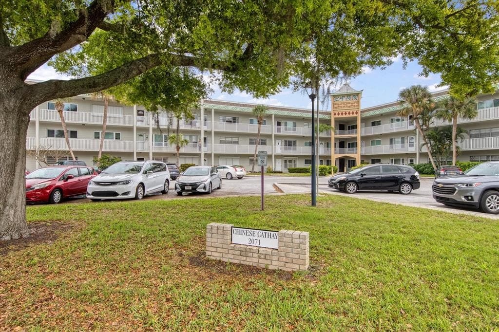 2071 AUSTRALIA WAY W UNIT 37 CLEARWATER, FL 33763