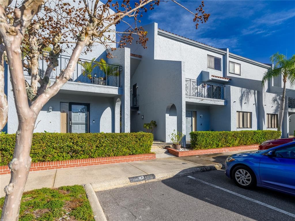 6304 GRAND BAHAMA CIRCLE UNIT D TAMPA, FL 33615