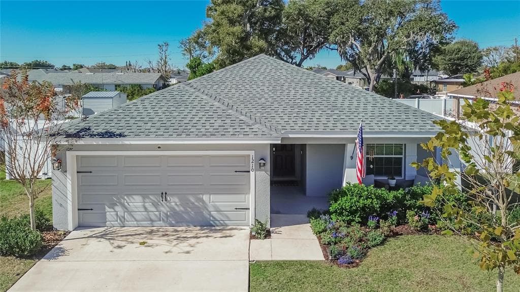 1210 THIRD COURT EAGLE LAKE, FL 33839