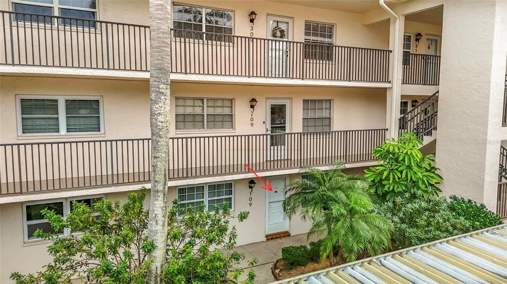 831 MAPLE COURT UNIT 109 DUNEDIN, FL 34698