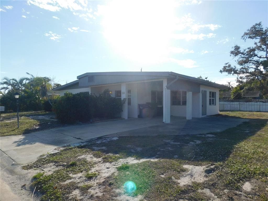 1116 65TH STREET NW BRADENTON, FL 34209