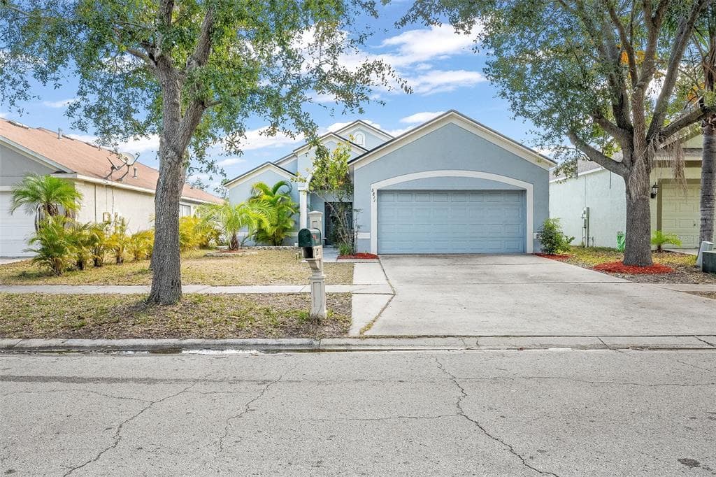 6811 MONARCH PARK DRIVE APOLLO BEACH, FL 33572