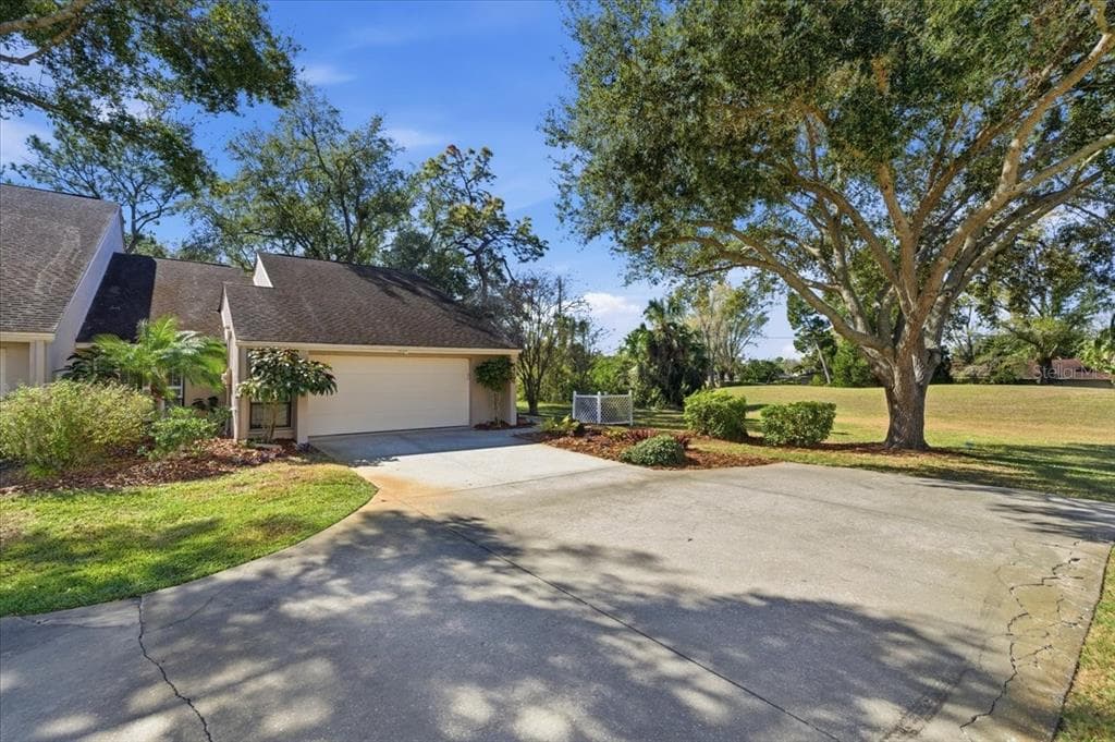 4230 GLEN HAVEN LANE UNIT 4230 TAMPA, FL 33618