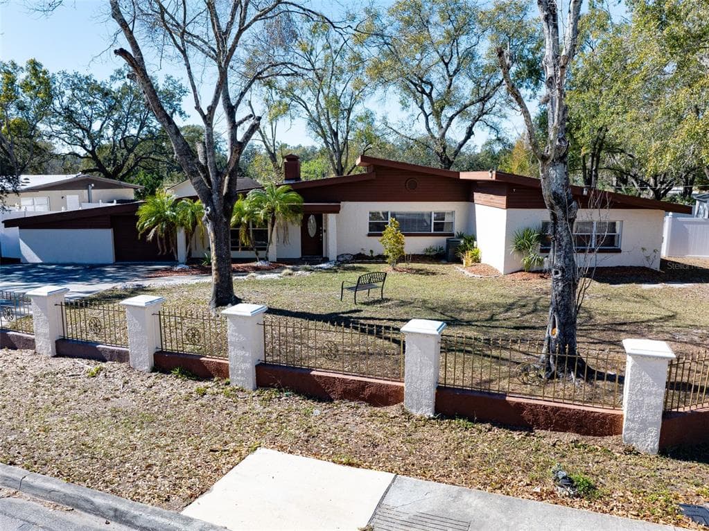 11608 N BOULEVARD TAMPA, FL 33612