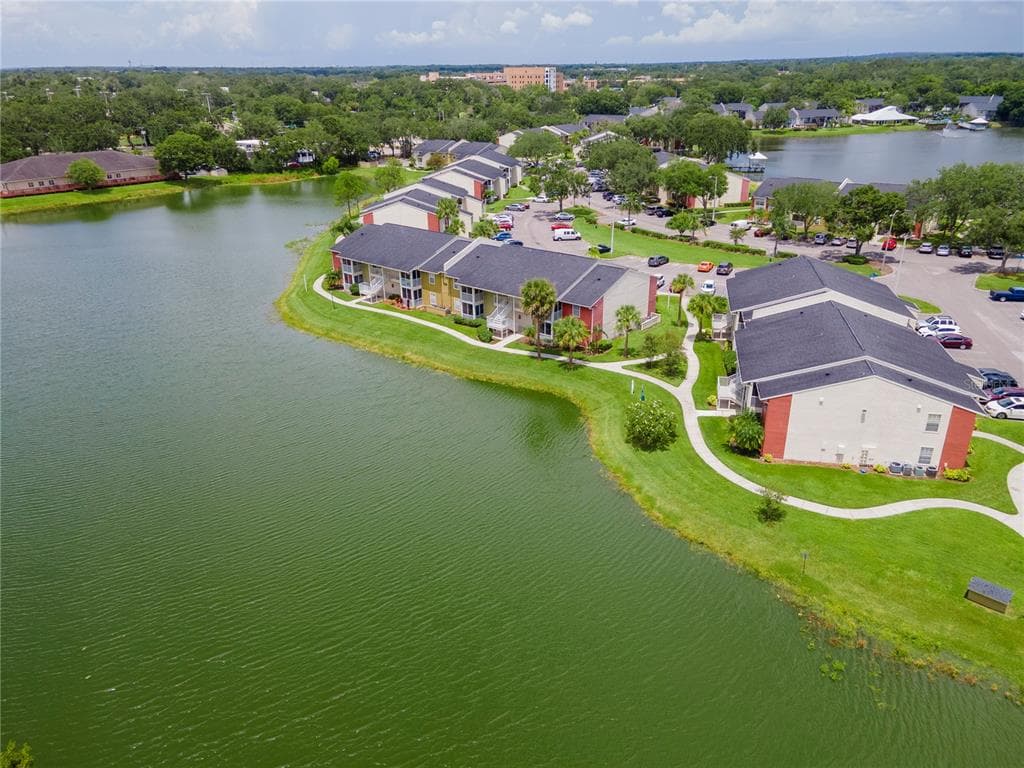 209 LAKE BROOK CIRCLE UNIT 102 BRANDON, FL 33511