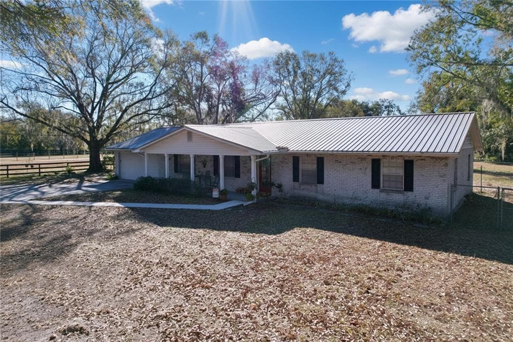 1303 E TRAPNELL ROAD