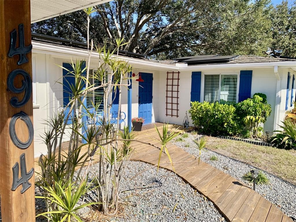 4904 27TH AVENUE W BRADENTON, FL 34209