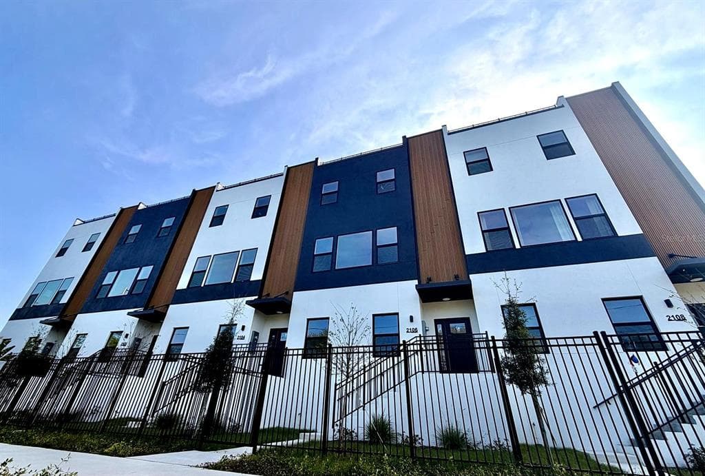 2118 4TH STREET S ST PETERSBURG, FL 33705