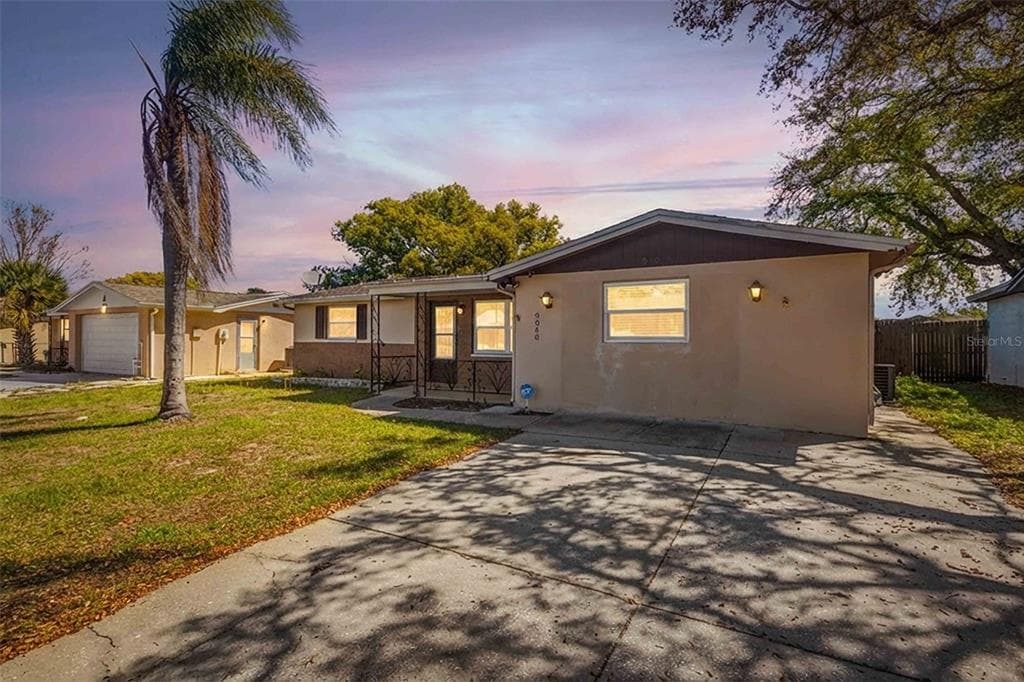 9040 LUNAR LANE