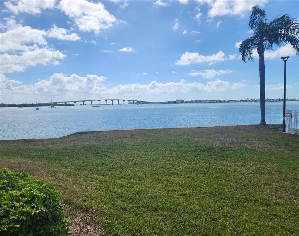 6291 BAHIA DEL MAR CIRCLE UNIT 110 ST PETERSBURG, FL 33715