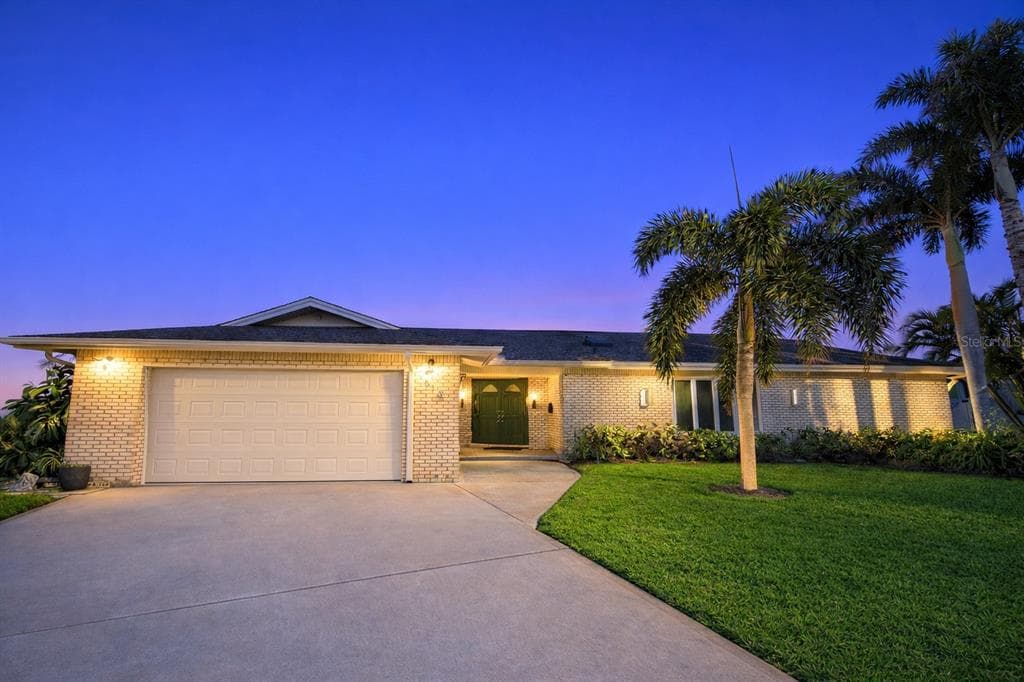 615 HARBOR ISLAND CLEARWATER BEACH, FL 33767