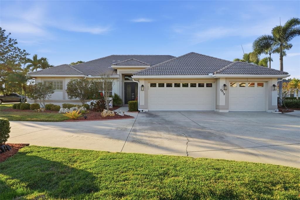 7212 SPUR COURT