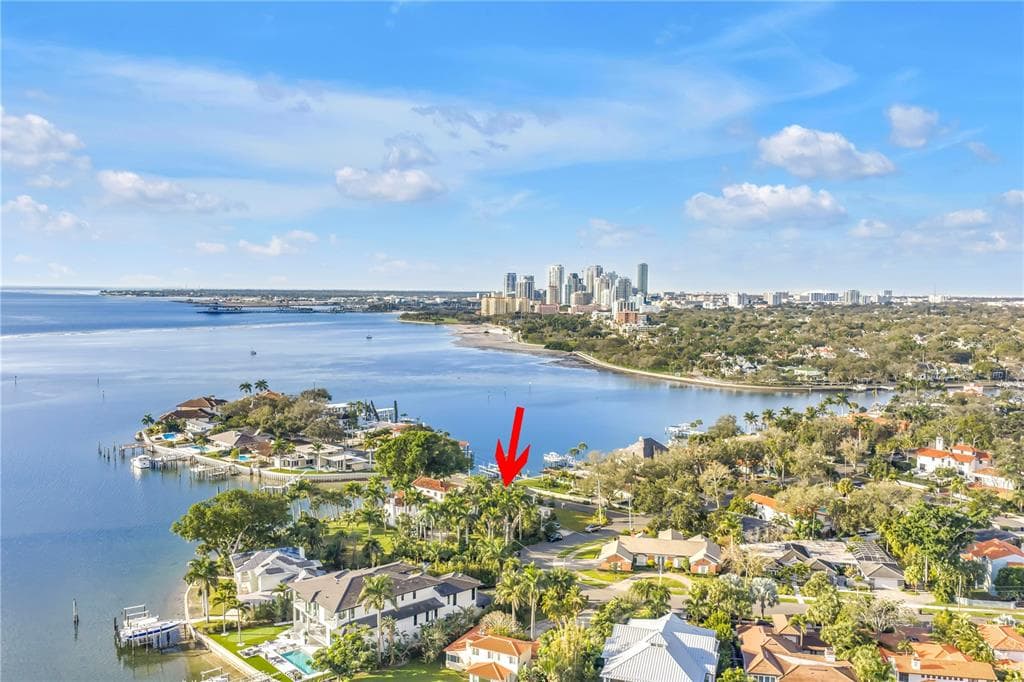 11 BRIGHTWATERS CIRCLE NE ST PETERSBURG, FL 33704