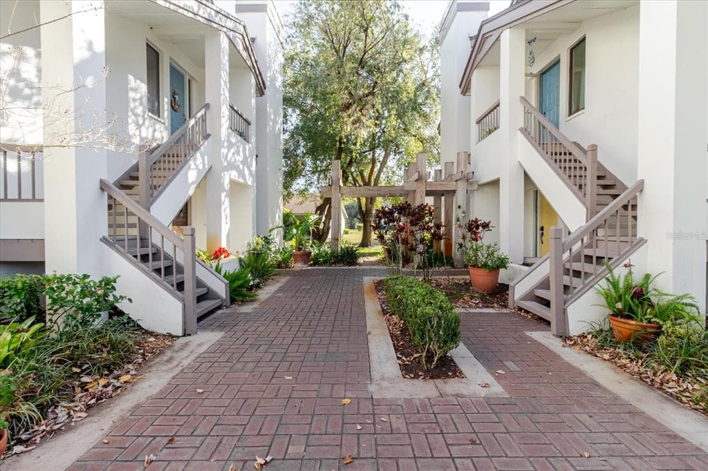 1852 LAKE CYPRESS DRIVE UNIT 1852 SAFETY HARBOR, FL 34695