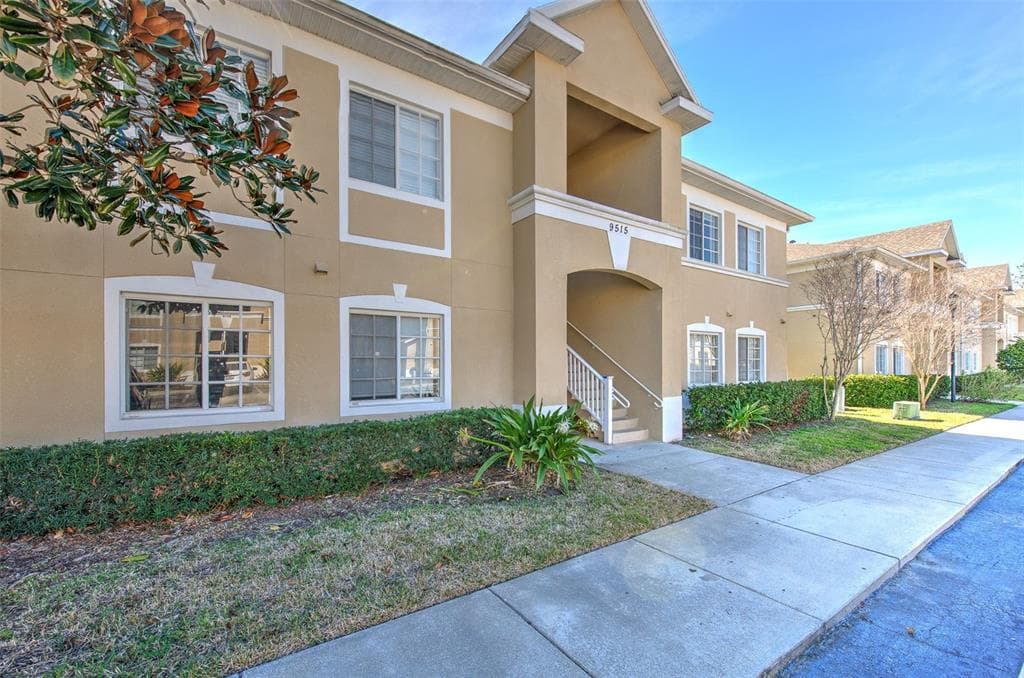 9515 AMBERDALE COURT UNIT 101 RIVERVIEW, FL 33578