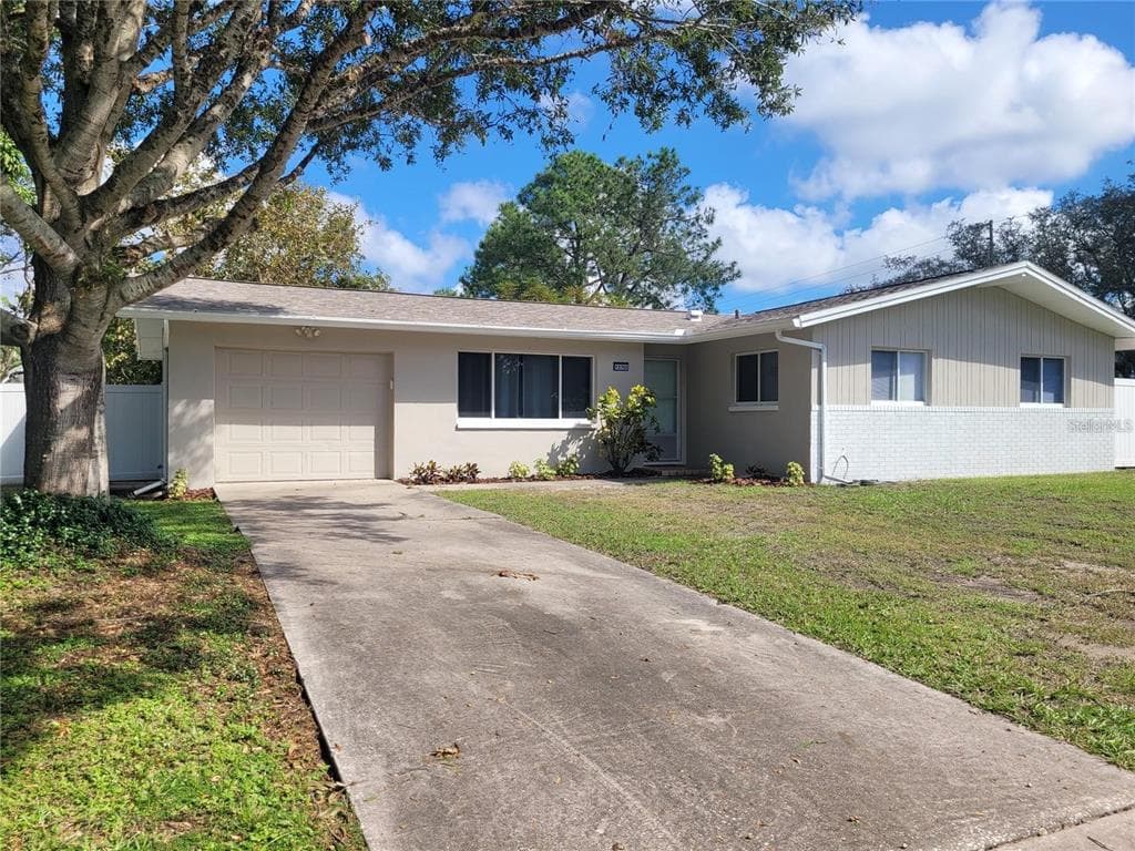 13705 JAMAICA DRIVE SEMINOLE, FL 33776