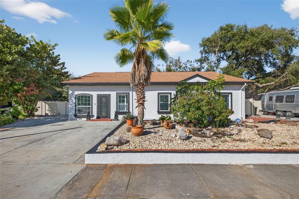2835 W SHELTON AVENUE TAMPA, FL 33611