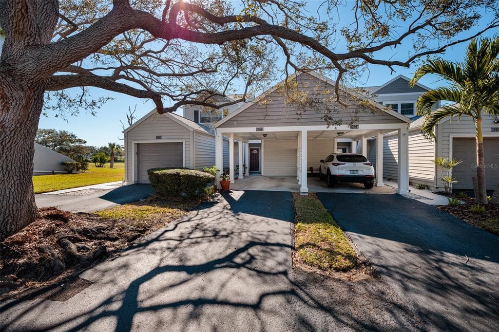 9252 WESTLINKS TERRACE SEMINOLE, FL 33777