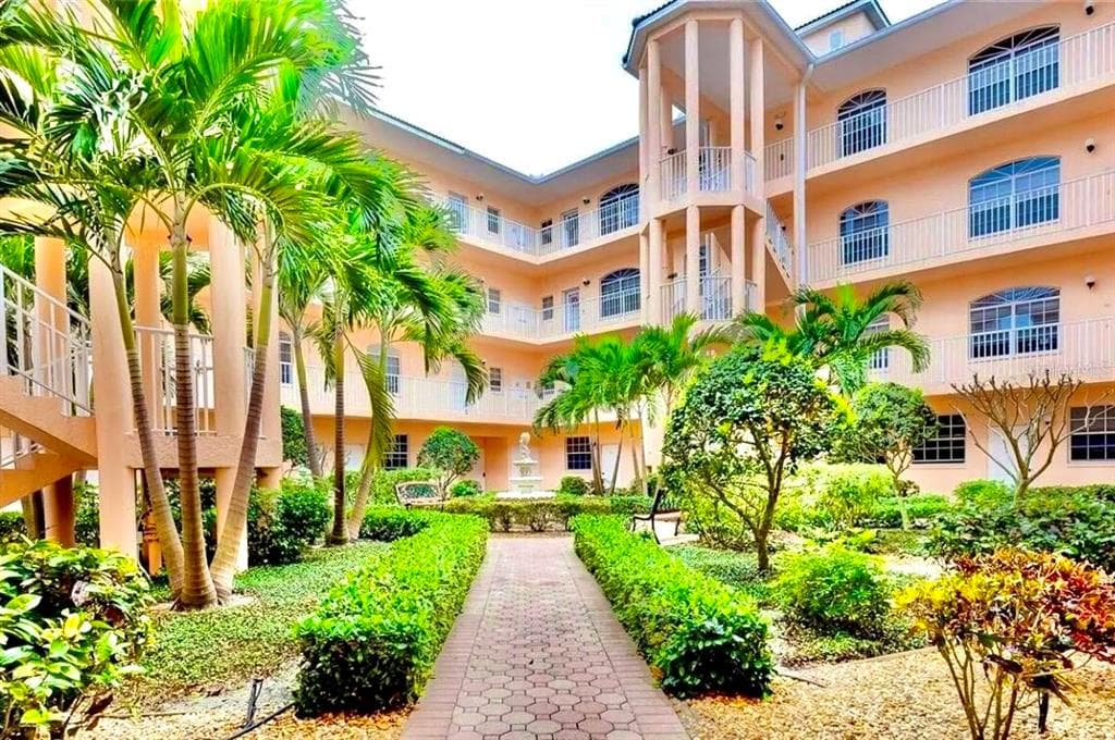 1305 GONDOLA PARK DRIVE UNIT 1305 VENICE, FL 34292