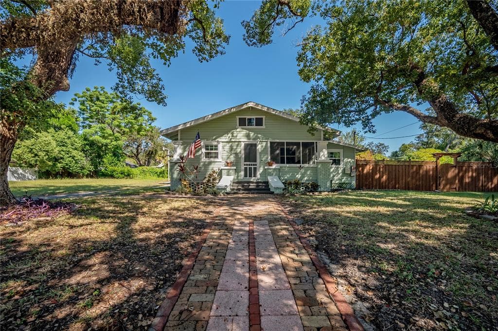 1404 E CAYUGA STREET TAMPA, FL 33603