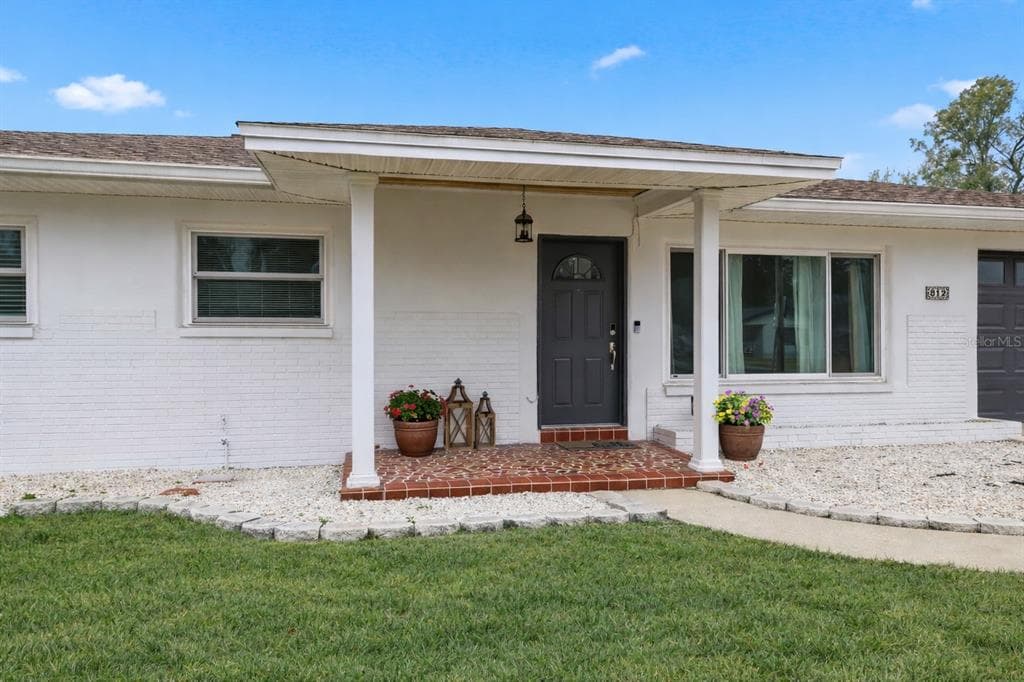 812 W 124TH AVENUE TAMPA, FL 33612
