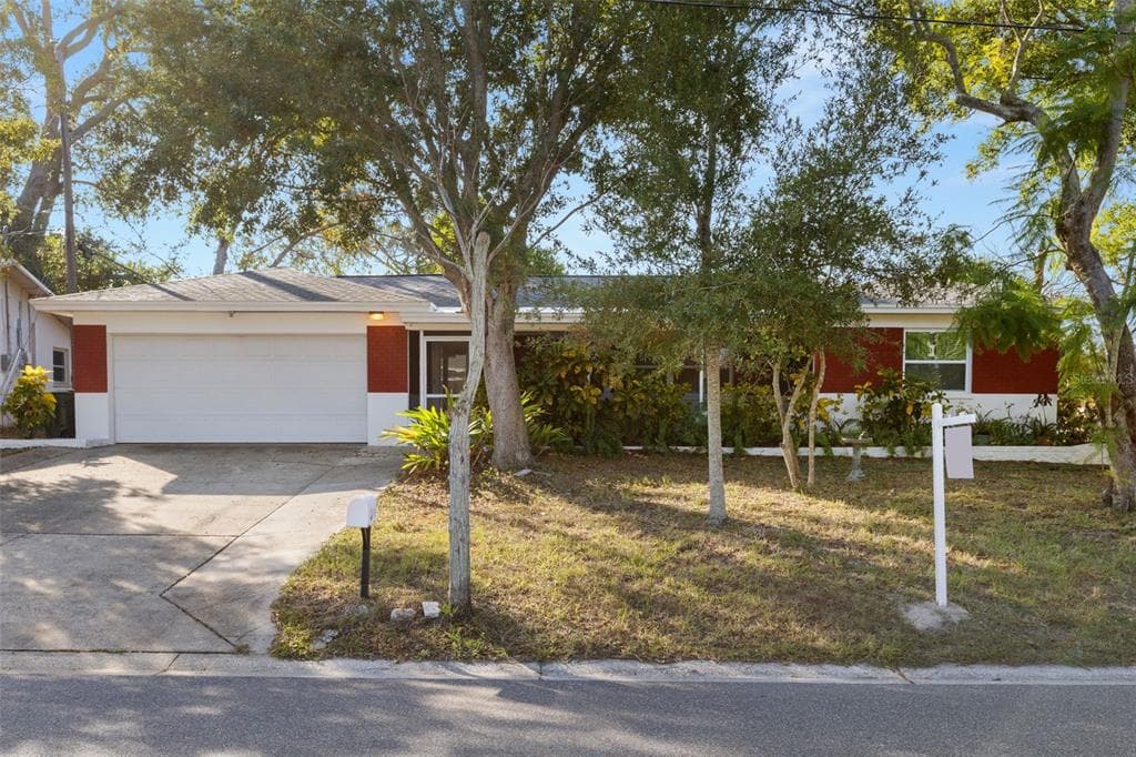 885 JAMES STREET DUNEDIN, FL 34698