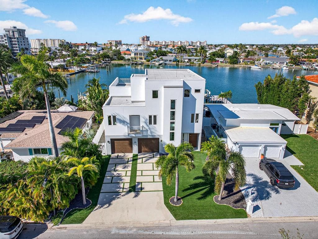 208 171ST AVENUE E NORTH REDINGTON BEACH, FL 33708