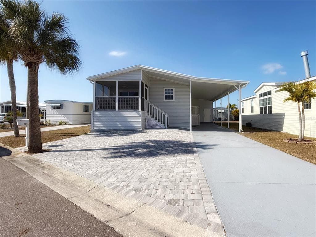 124 E SAINT ANNES CIRCLE