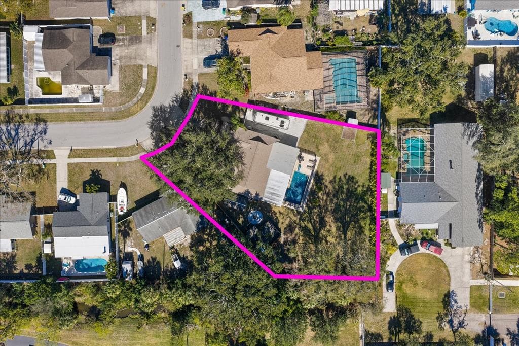 8227 DENISE DRIVE E SEMINOLE, FL 33777