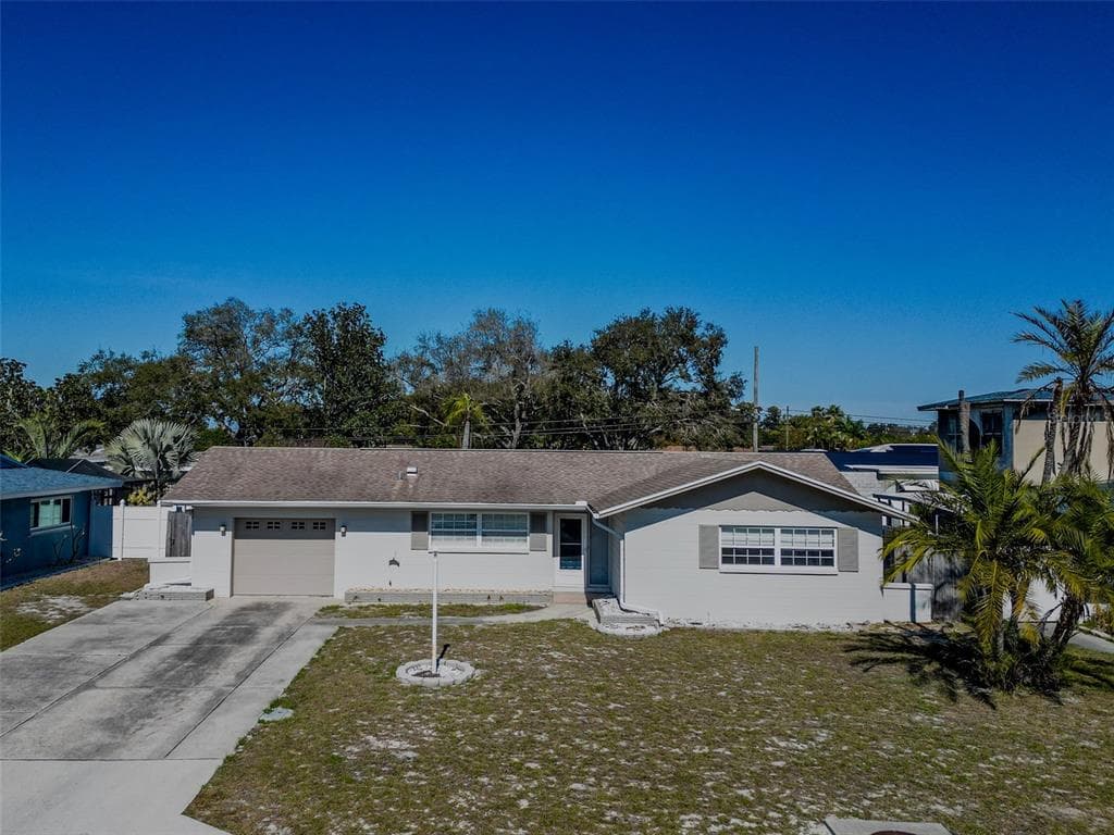 13963 TRINIDAD DRIVE SEMINOLE, FL 33776