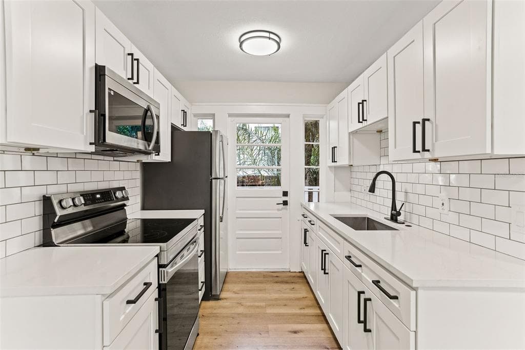1153 34TH AVENUE N UNIT 8 ST PETERSBURG, FL 33713