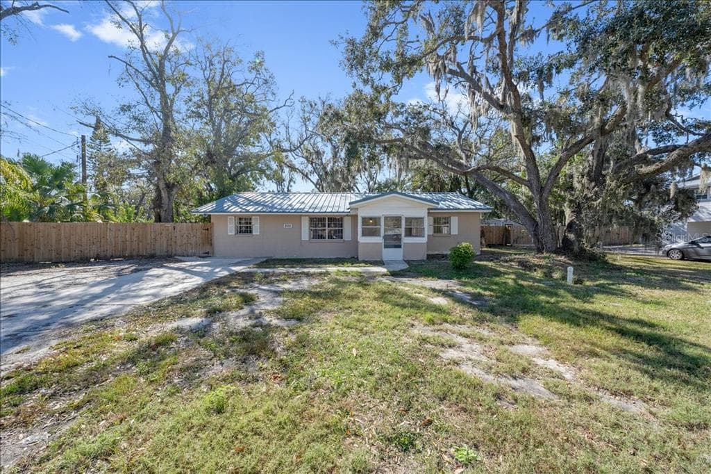 205 2ND AVENUE SE RUSKIN, FL 33570