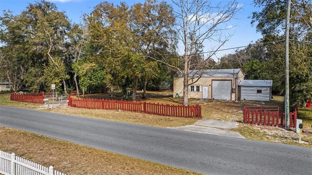 10581 E BUCK LANE FLORAL CITY, FL 34436