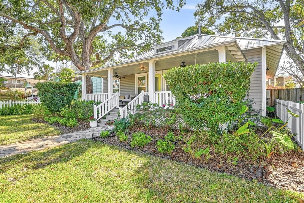 400 9TH AVENUE NE ST PETERSBURG, FL 33701