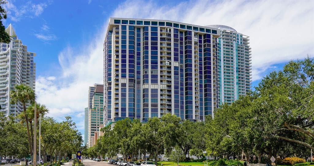 1 BEACH DRIVE SE UNIT 1310 ST PETERSBURG, FL 33701