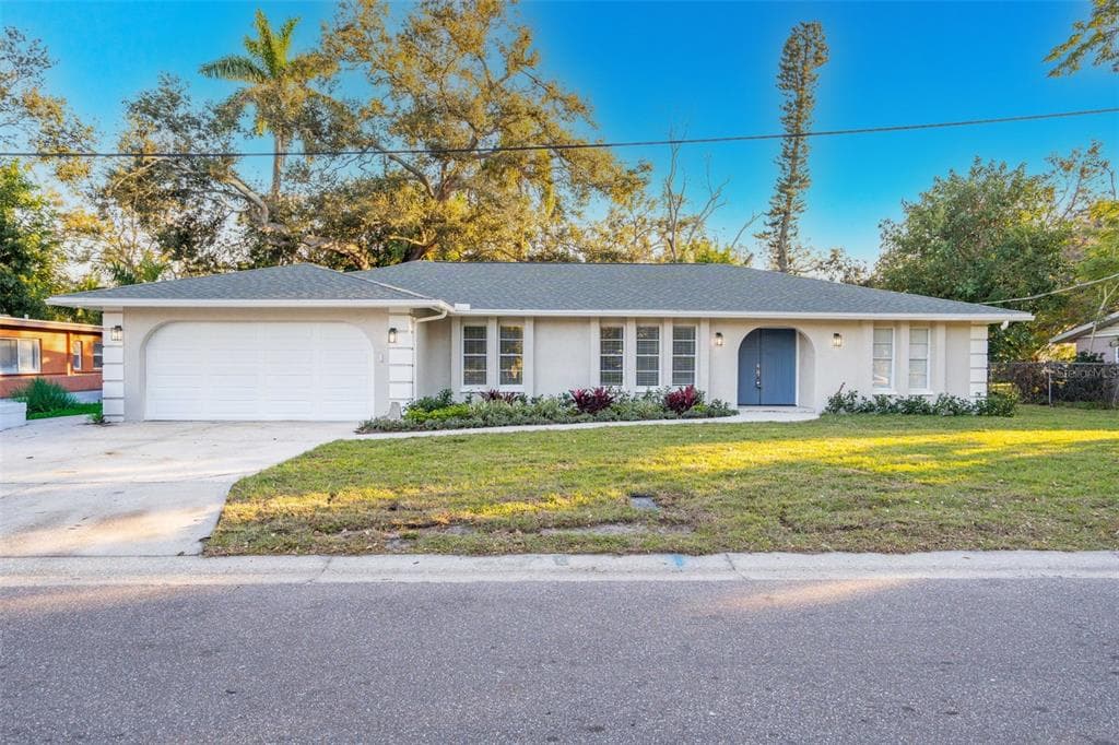 116 12TH AVENUE E BRADENTON, FL 34208