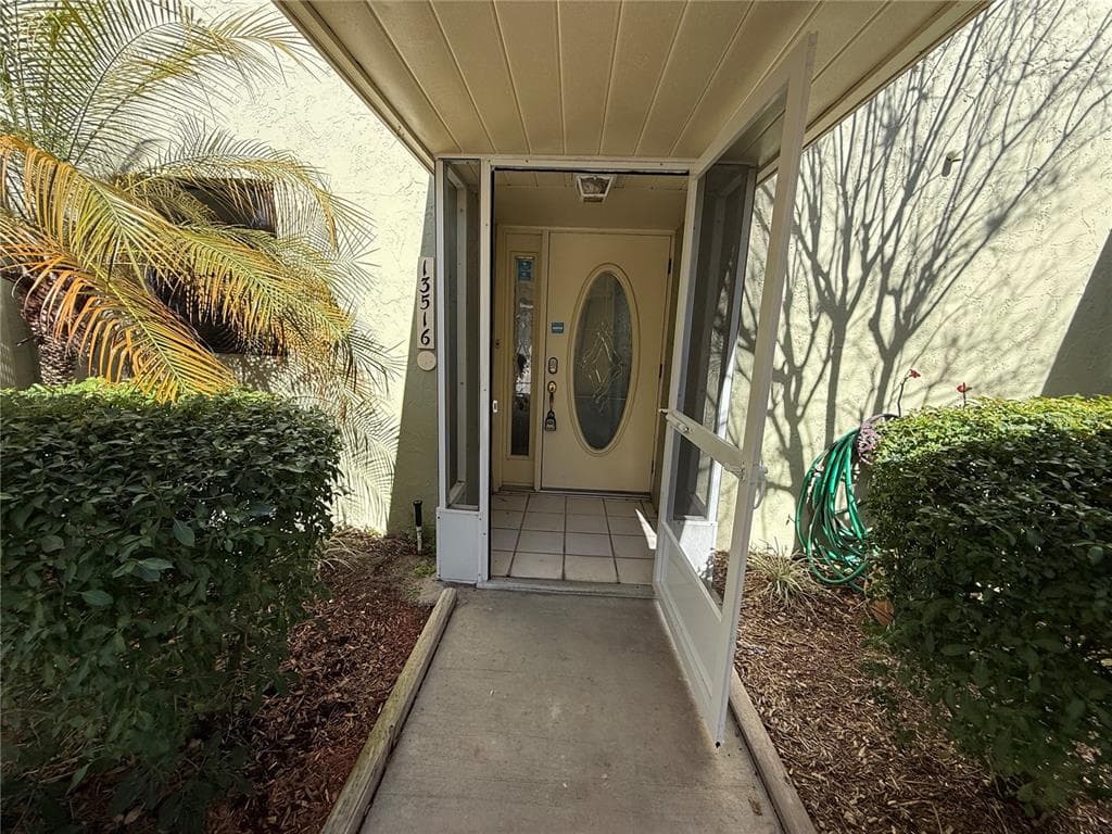 13516 PALMWOOD LANE TAMPA, FL 33618