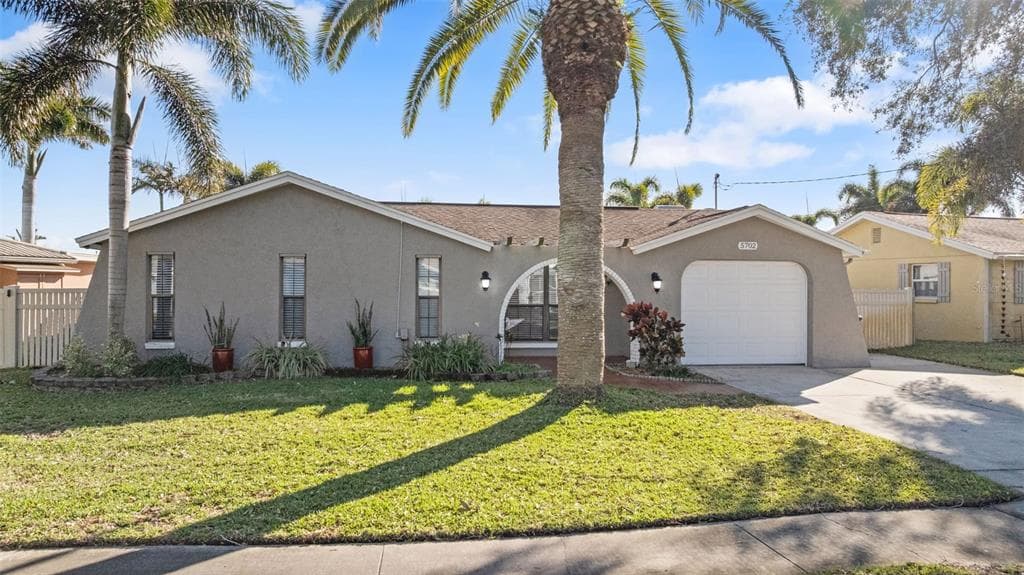 5702 RIDDLE ROAD HOLIDAY, FL 34690