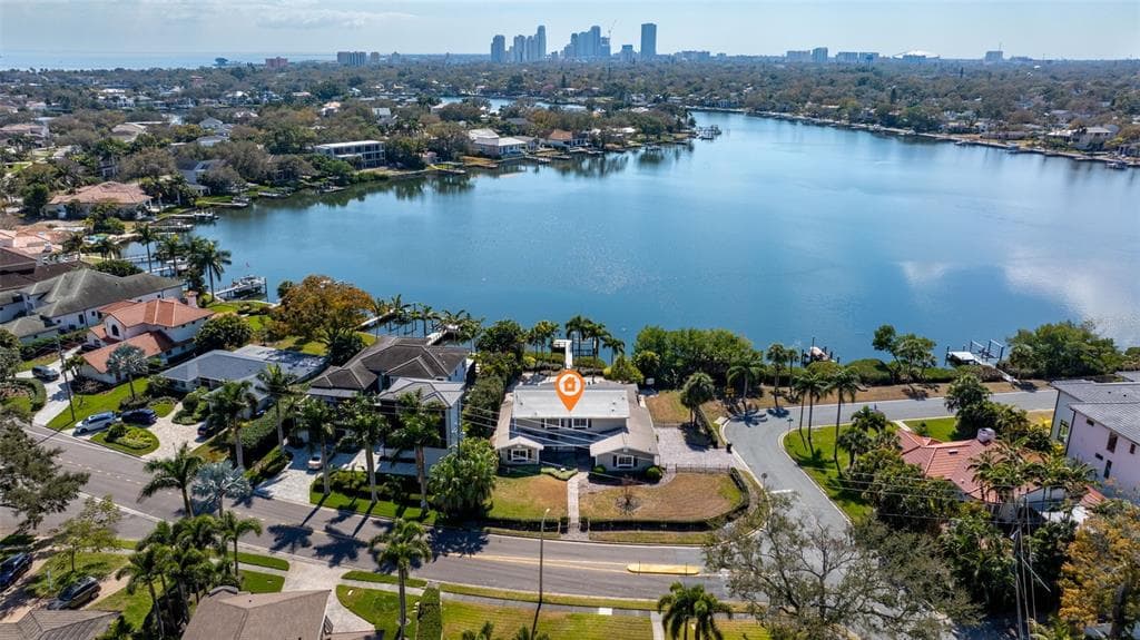 1392 MONTEREY BOULEVARD NE ST PETERSBURG, FL 33704