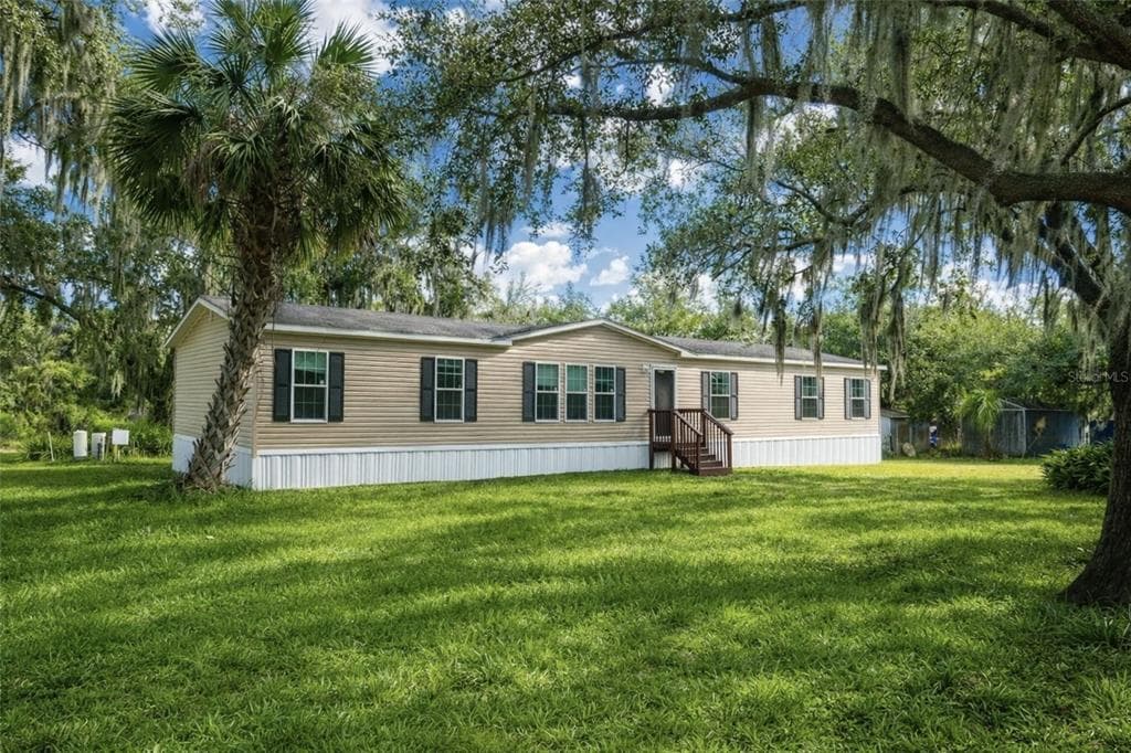 6102 WOODHAVEN DRIVE LAKELAND, FL 33811